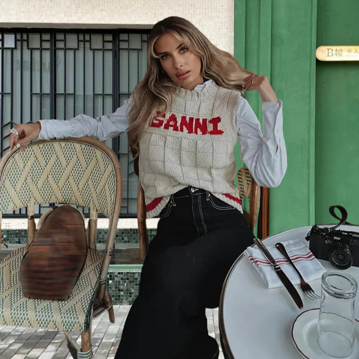 Damer Sportig stickad väst med modern rutmönster Mirla-Eva Jonsson