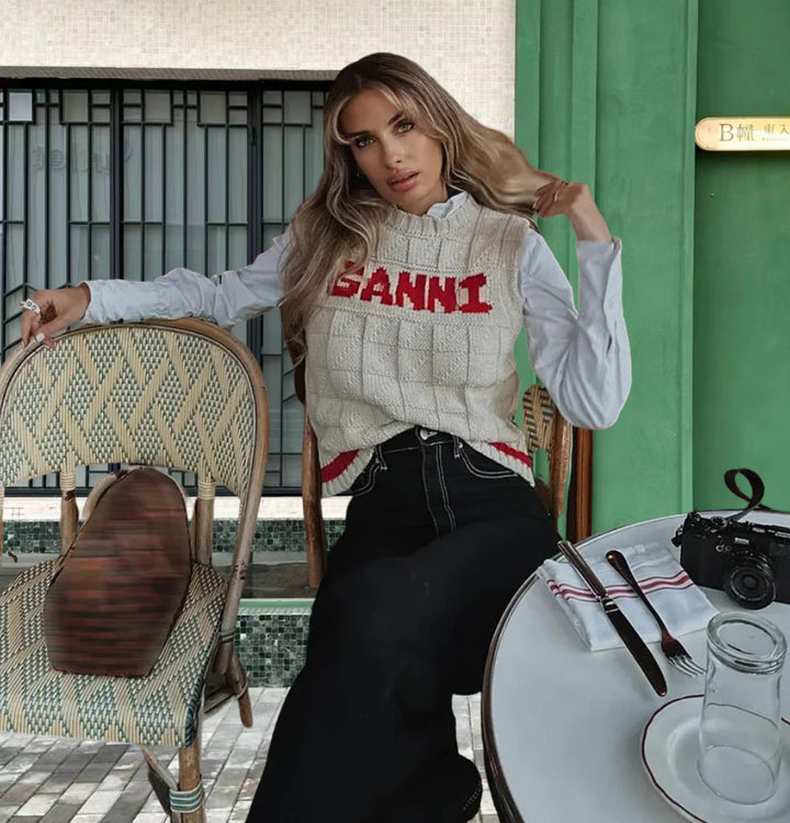 Damer Sportig stickad väst med modern rutmönster Mirla-Eva Jonsson
