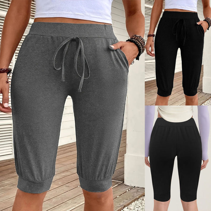 Damer Sportiga Kapuhbyxor i Lätt Design med Dekorativ Snörning Mirla-Eva Jonsson