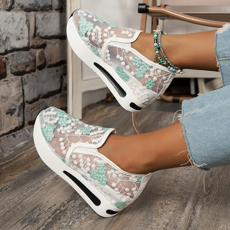 Damer Sportiga Slip-On Sneakers med florala broderier Mirla-Eva Jonsson