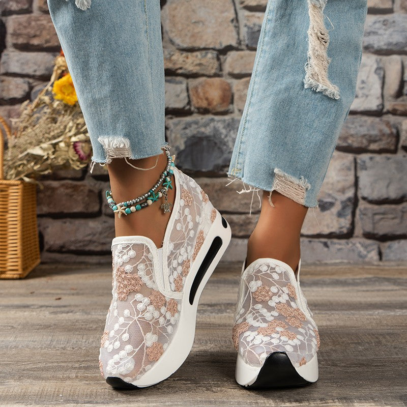 Damer Sportiga Slip-On Sneakers med florala broderier Mirla-Eva Jonsson