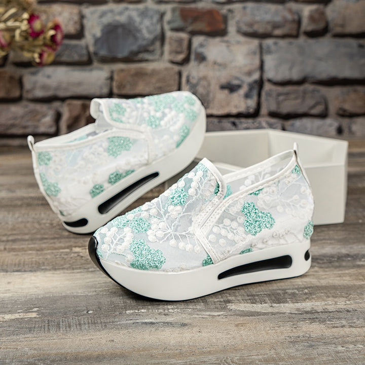 Damer Sportiga Slip-On Sneakers med florala broderier Mirla-Eva Jonsson