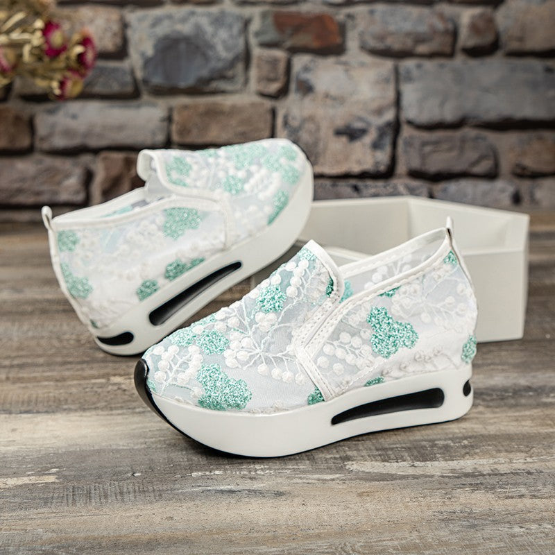 Damer Sportiga Slip-On Sneakers med florala broderier Mirla-Eva Jonsson