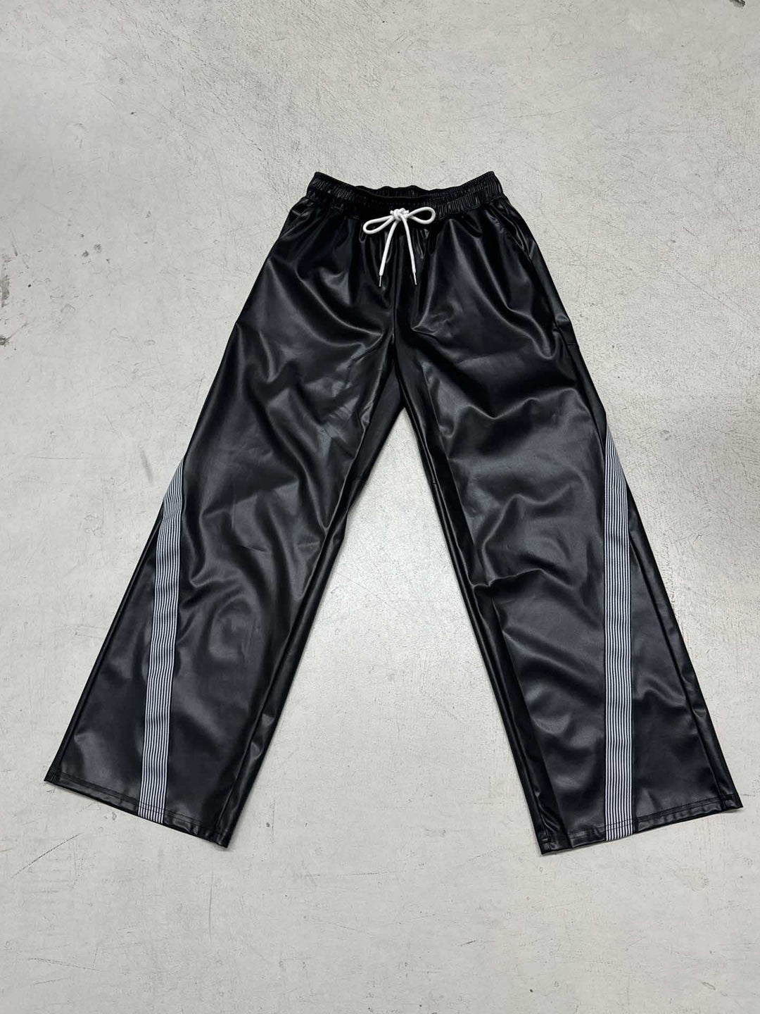 Damer Sportiga Wide-Leg Byxor med elastisk midja och trendiga ränder Mirla-Eva Jonsson
