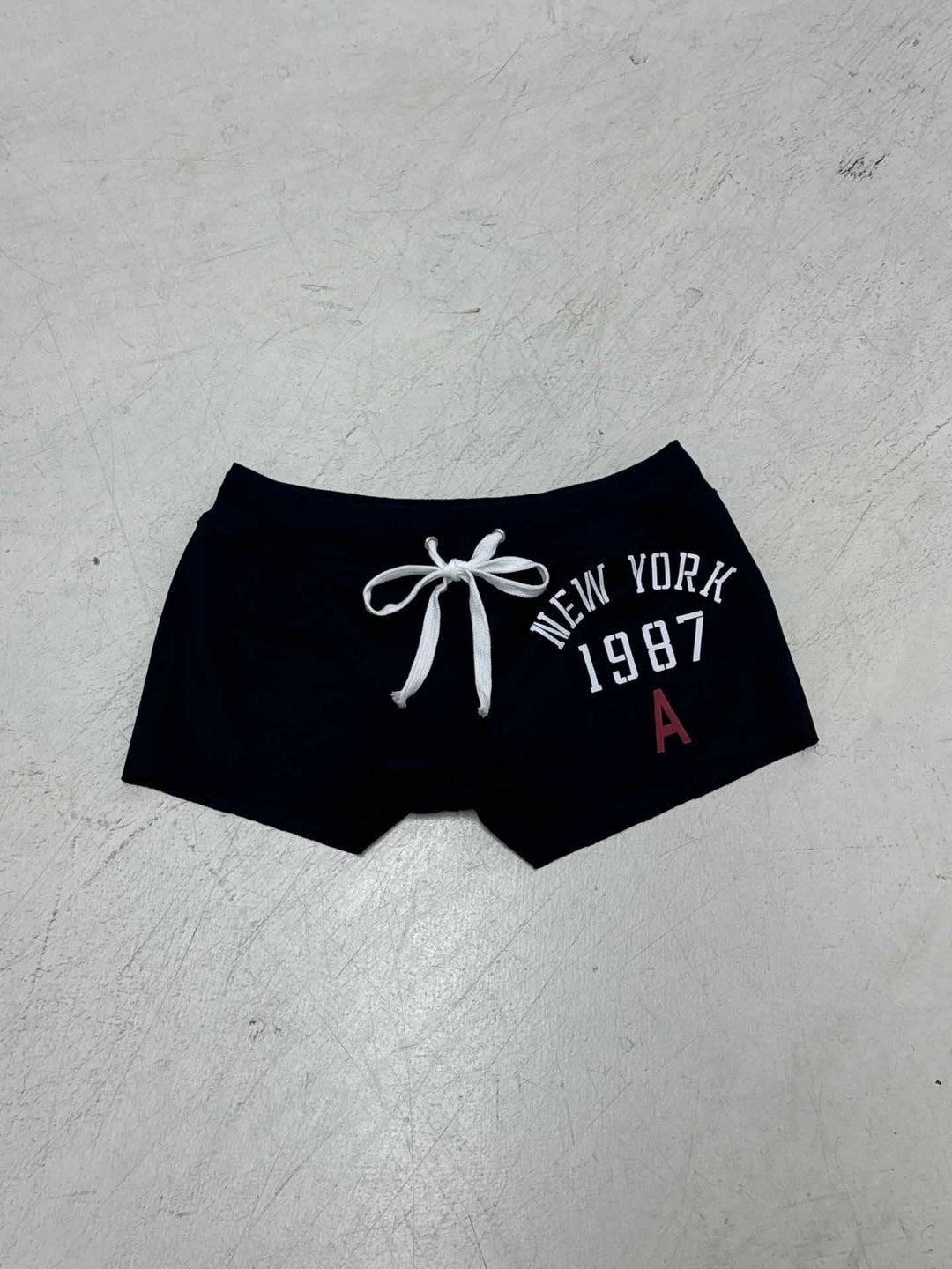 Damer Sportiga badshorts med hög midja och justerbar dragsko Mirla-Eva Jonsson