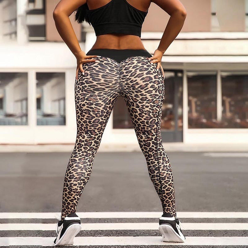Damer Sportiga leggings med modern leopardmönster och praktiska fickor Mirla-Eva Jonsson