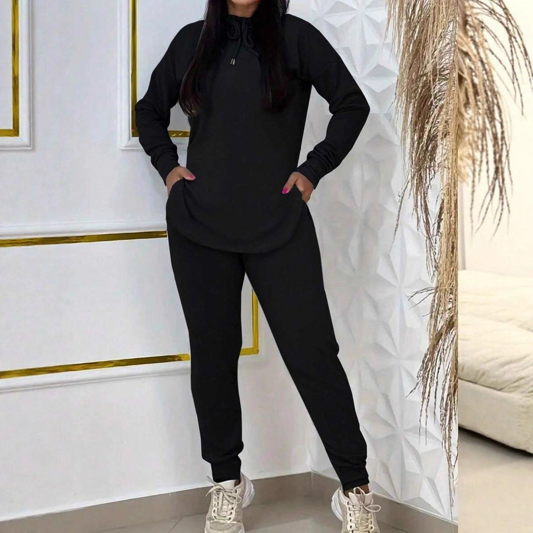 Damer Sportigt Fritidsset med Hoodie och Bekväma Joggingbyxor Mirla-Eva Jonsson