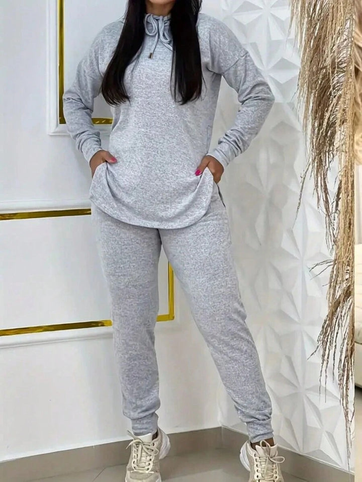 Damer Sportigt Fritidsset med Hoodie och Bekväma Joggingbyxor Mirla-Eva Jonsson