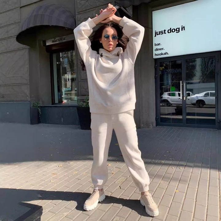 Damer Sportigt Hoodie- och Joggingbyxor-set i avslappnad design med huva Mirla-Eva Jonsson