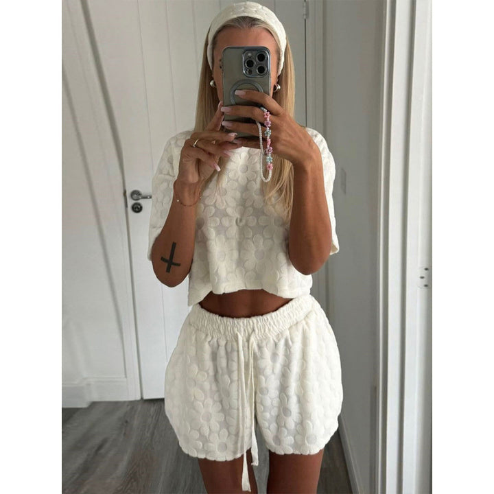 Damer Sportigt Tvådelat Set med Luftiga Shorts och T-shirt Mirla-Eva Jonsson