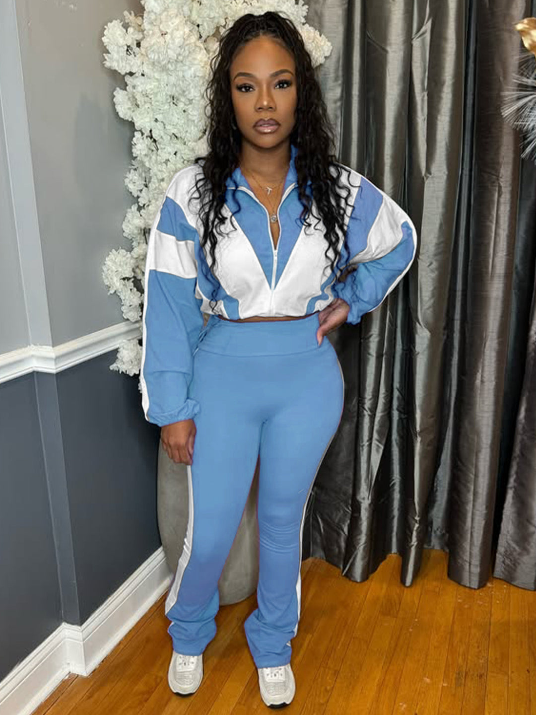 Damer Sportigt Tvådelat Set med cropped Jacka och figurnära Leggings Mirla-Eva Jonsson