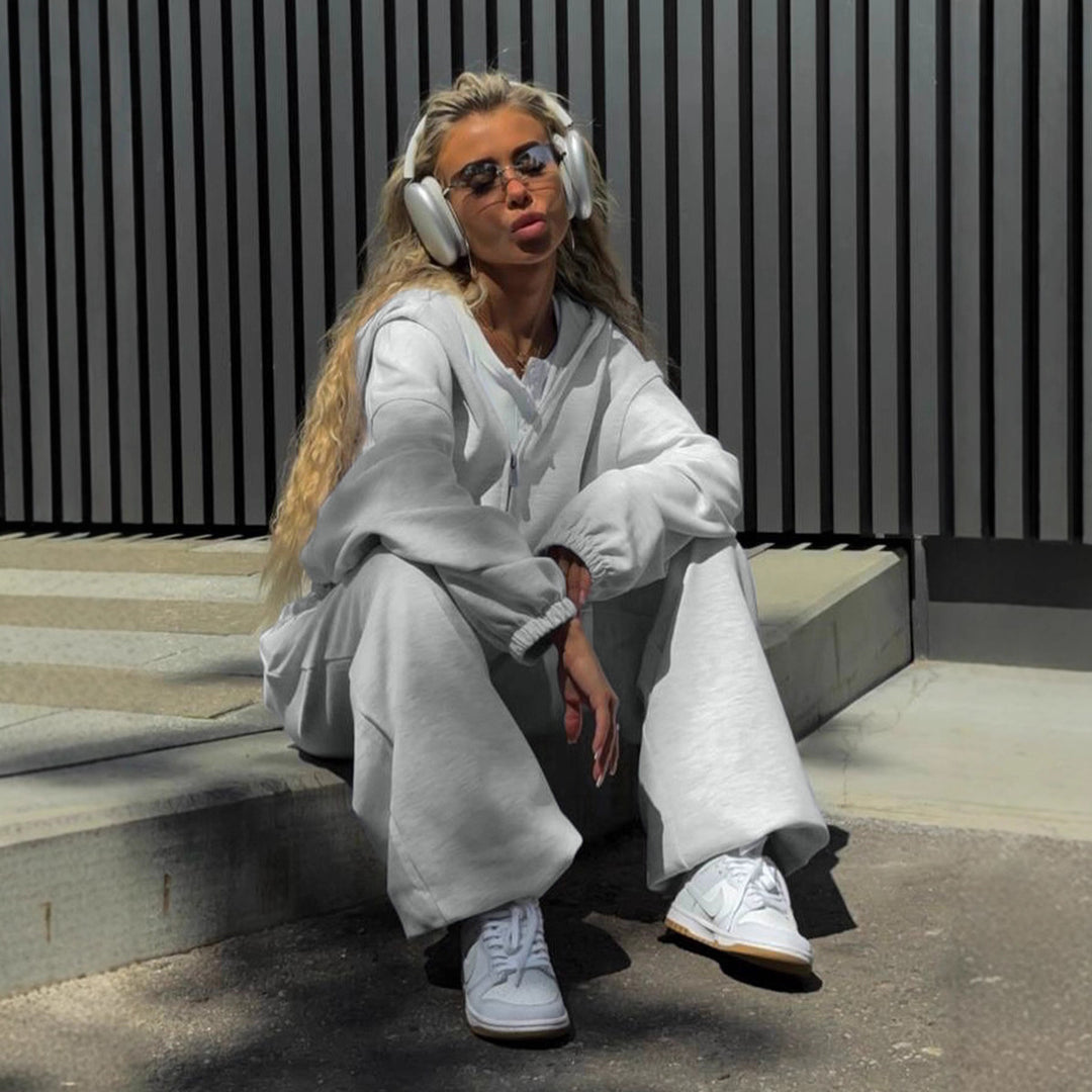 Damer Sportigt fritids-set med croppad hoodie och bekväma joggingbyxor Mirla-Eva Jonsson