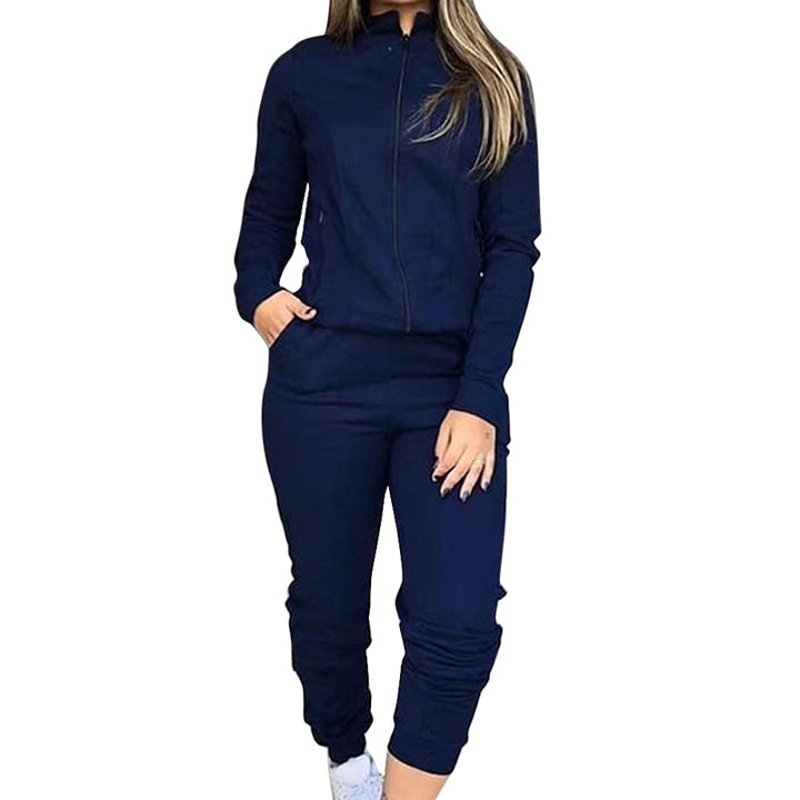Damer Sportigt fritids-set med figurnära skärning och praktiska fickor Mirla-Eva Jonsson