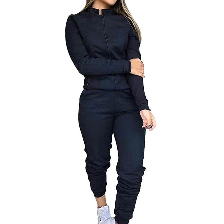 Damer Sportigt fritids-set med figurnära skärning och praktiska fickor Mirla-Eva Jonsson