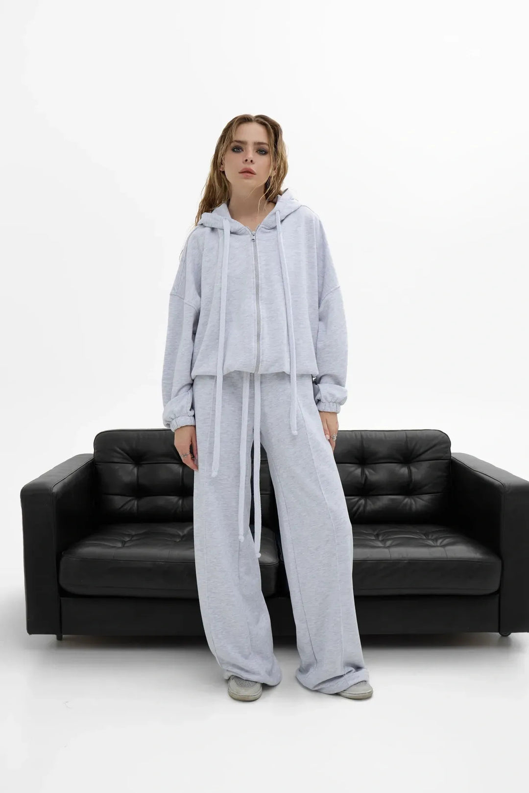 Damer Sportigt set med cropped huvtröja och vida byxor Mirla-Eva Jonsson