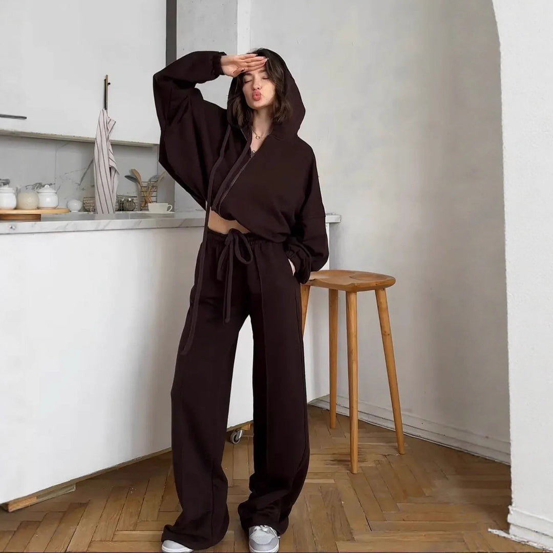 Damer Sportigt set med cropped huvtröja och vida byxor Mirla-Eva Jonsson