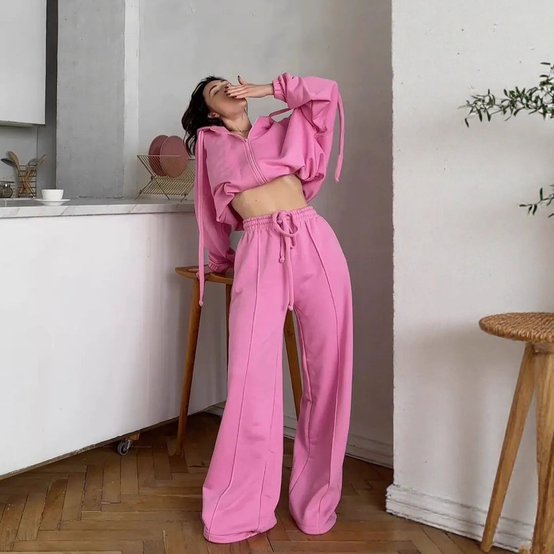Damer Sportigt set med cropped huvtröja och vida byxor Mirla-Eva Jonsson