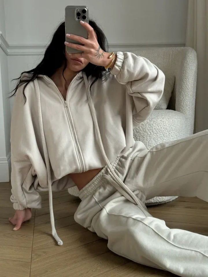 Damer Sportigt set med cropped huvtröja och vida byxor Mirla-Eva Jonsson