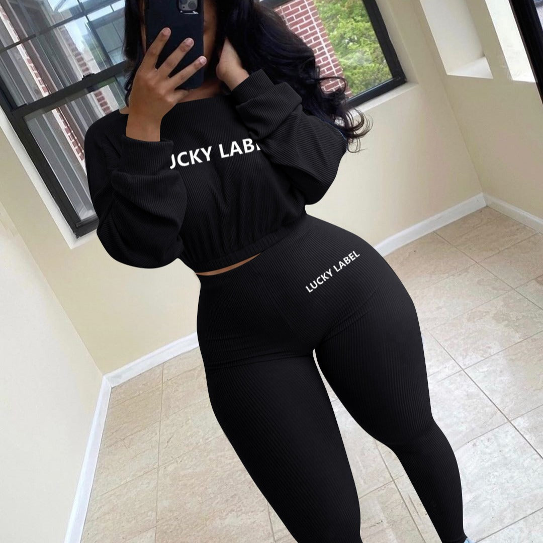 Damer Sportives, figurnära set med avslappnad sweatshirt och leggings Mirla-Eva Jonsson
