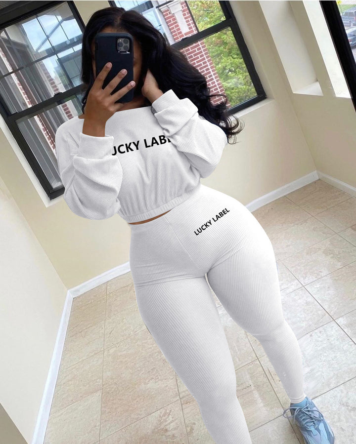 Damer Sportives, figurnära set med avslappnad sweatshirt och leggings Mirla-Eva Jonsson