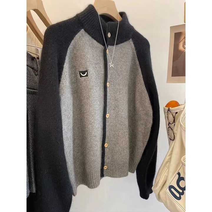 Damer Stickad Cardigan med Elegant Krage och Knappdetaljer Mirla-Eva Jonsson