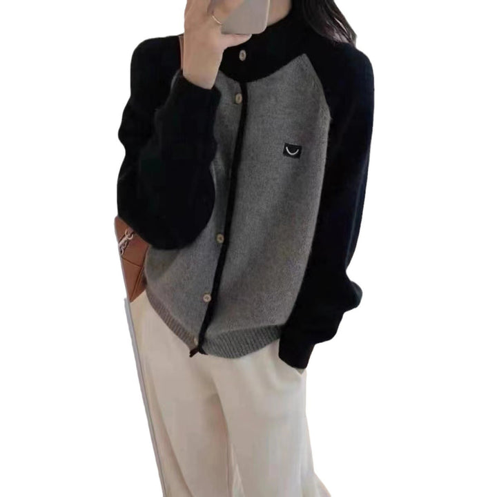 Damer Stickad Cardigan med Elegant Krage och Knappdetaljer Mirla-Eva Jonsson