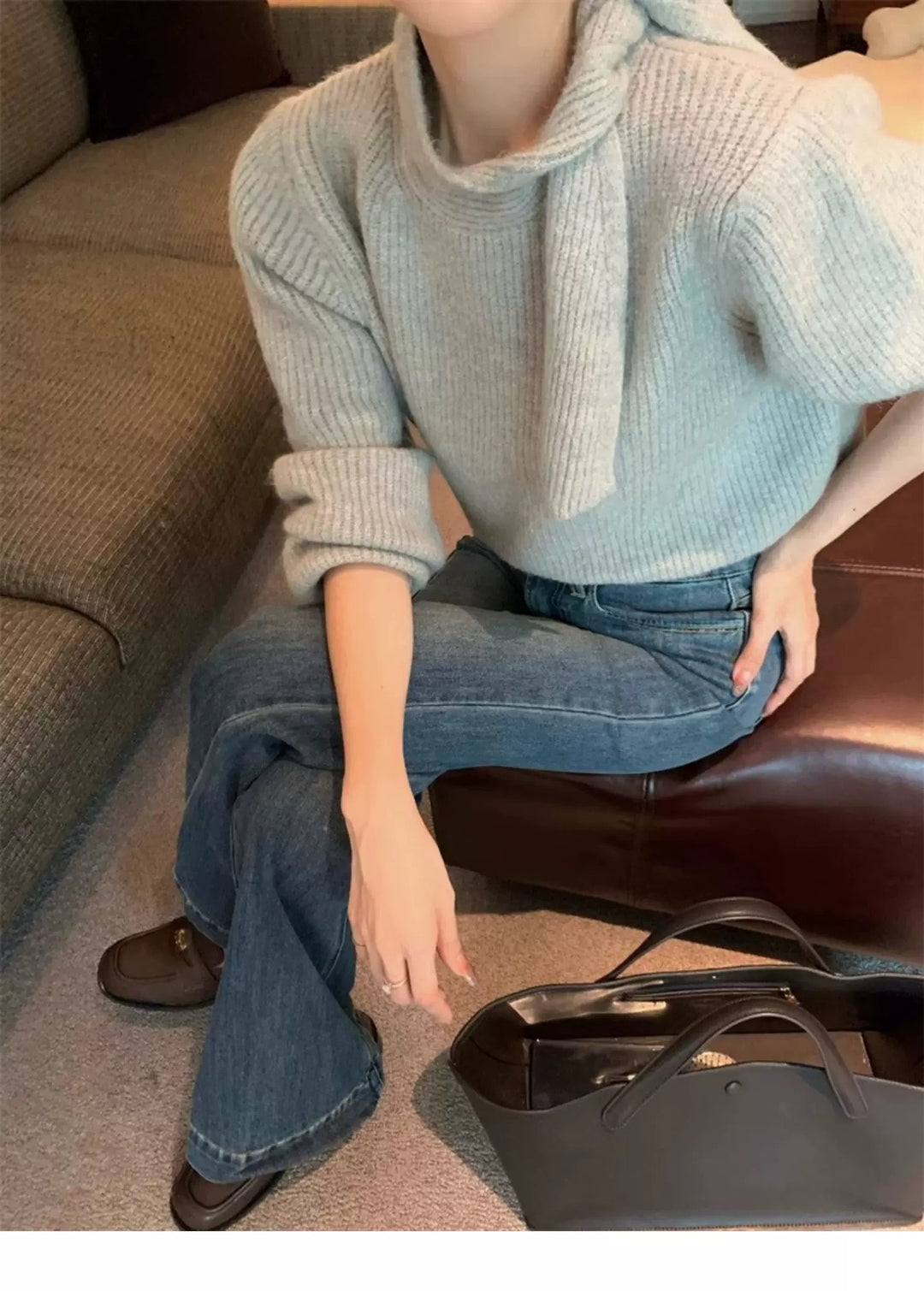 Damer Stickad Tröja med Lekfull Krage och Modernt Ribbdesign Mirla-Eva Jonsson