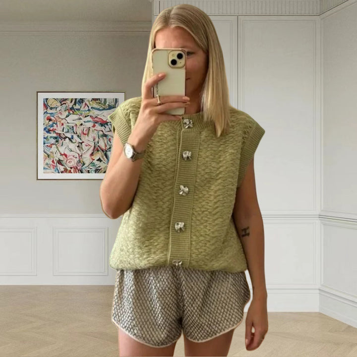 Damer Stickad väst med dekorativa knappar och elegant skärning Mirla-Eva Jonsson
