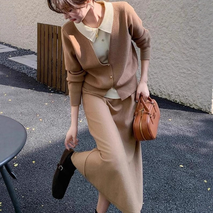 Damer Stickensemble med Elegant Bluslook och Vid Kjol Mirla-Eva Jonsson