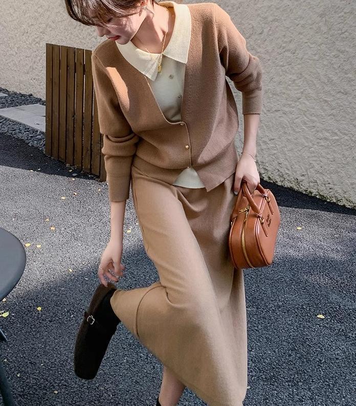 Damer Stickensemble med Elegant Bluslook och Vid Kjol Mirla-Eva Jonsson