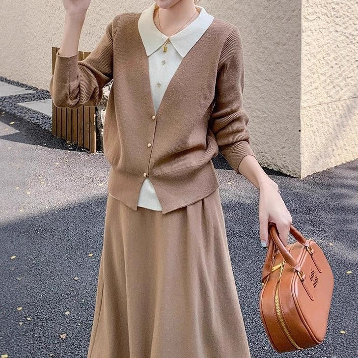 Damer Stickensemble med Elegant Bluslook och Vid Kjol Mirla-Eva Jonsson