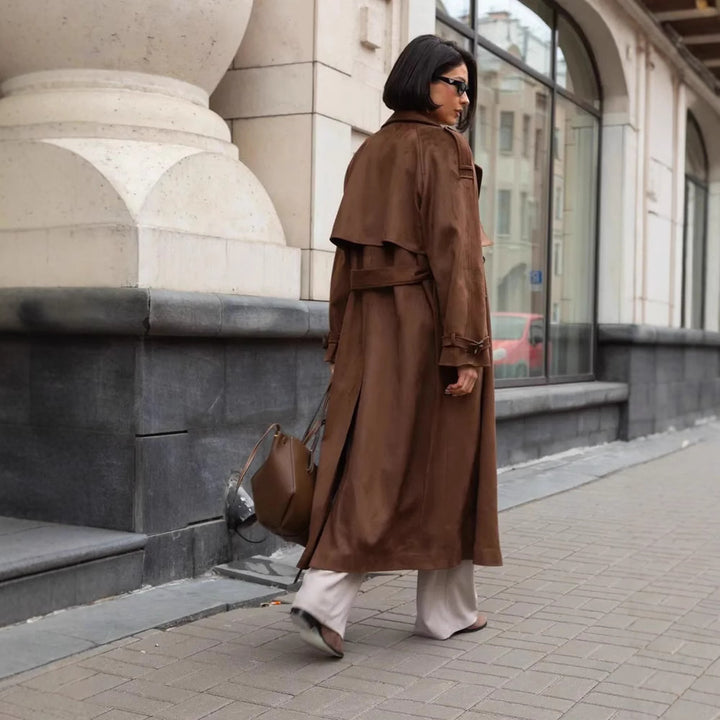 Damer Stilfull trench coat med vid skärning och bälte Eva Jonsson-Eva Jonsson