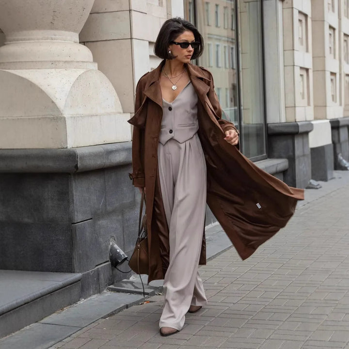 Damer Stilfull trench coat med vid skärning och bälte Eva Jonsson-Eva Jonsson