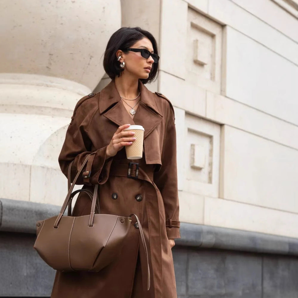 Damer Stilfull trench coat med vid skärning och bälte Mirla-Eva Jonsson