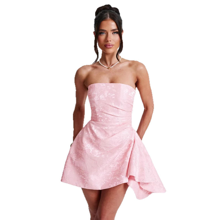 Damer Strapless Aftonklänning med asymmetrisk fåll och blomformad design Mirla-Eva Jonsson