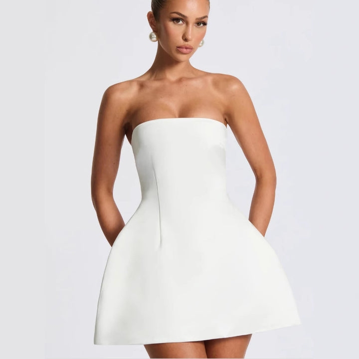 Damer Strapless Mini-klänning med figurnära snitt och svängande fåll Mirla-Eva Jonsson