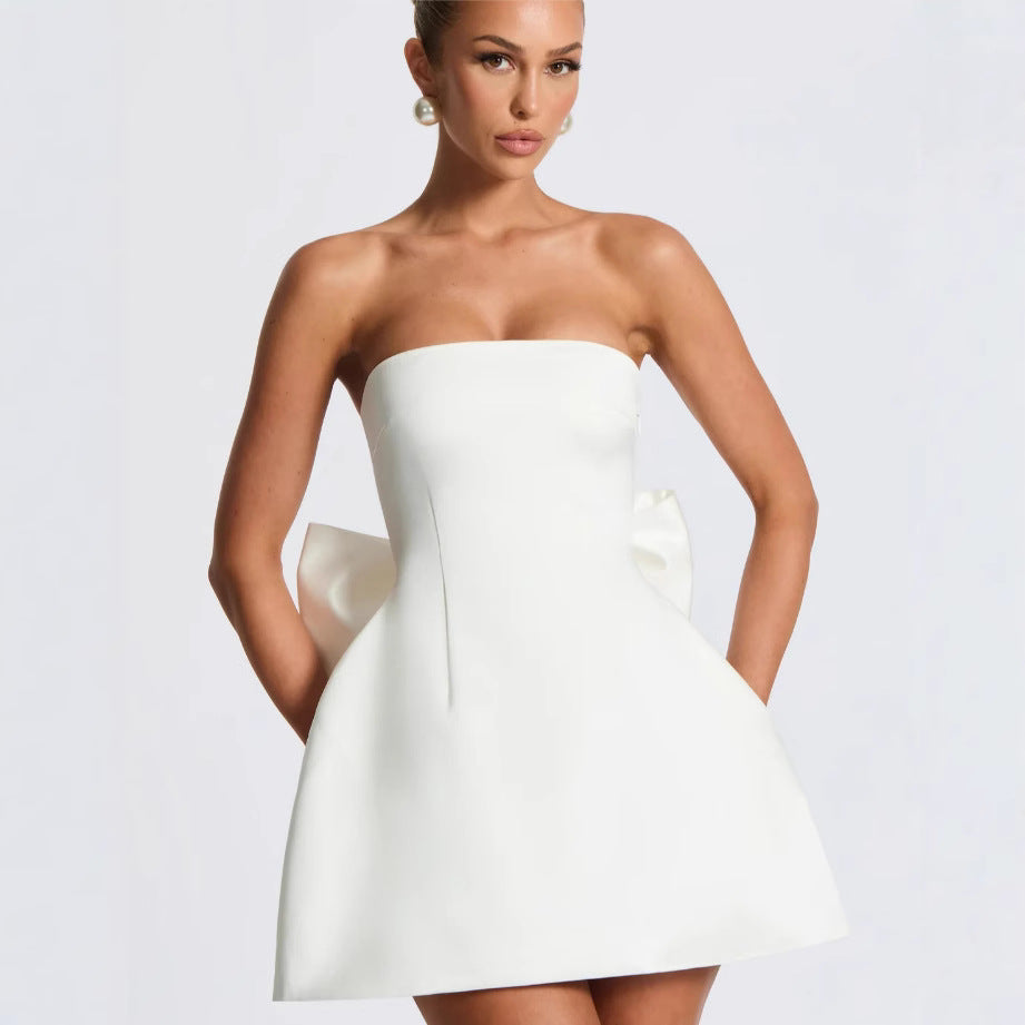 Damer Strapless Mini-klänning med figurnära snitt och svängande fåll Mirla-Eva Jonsson