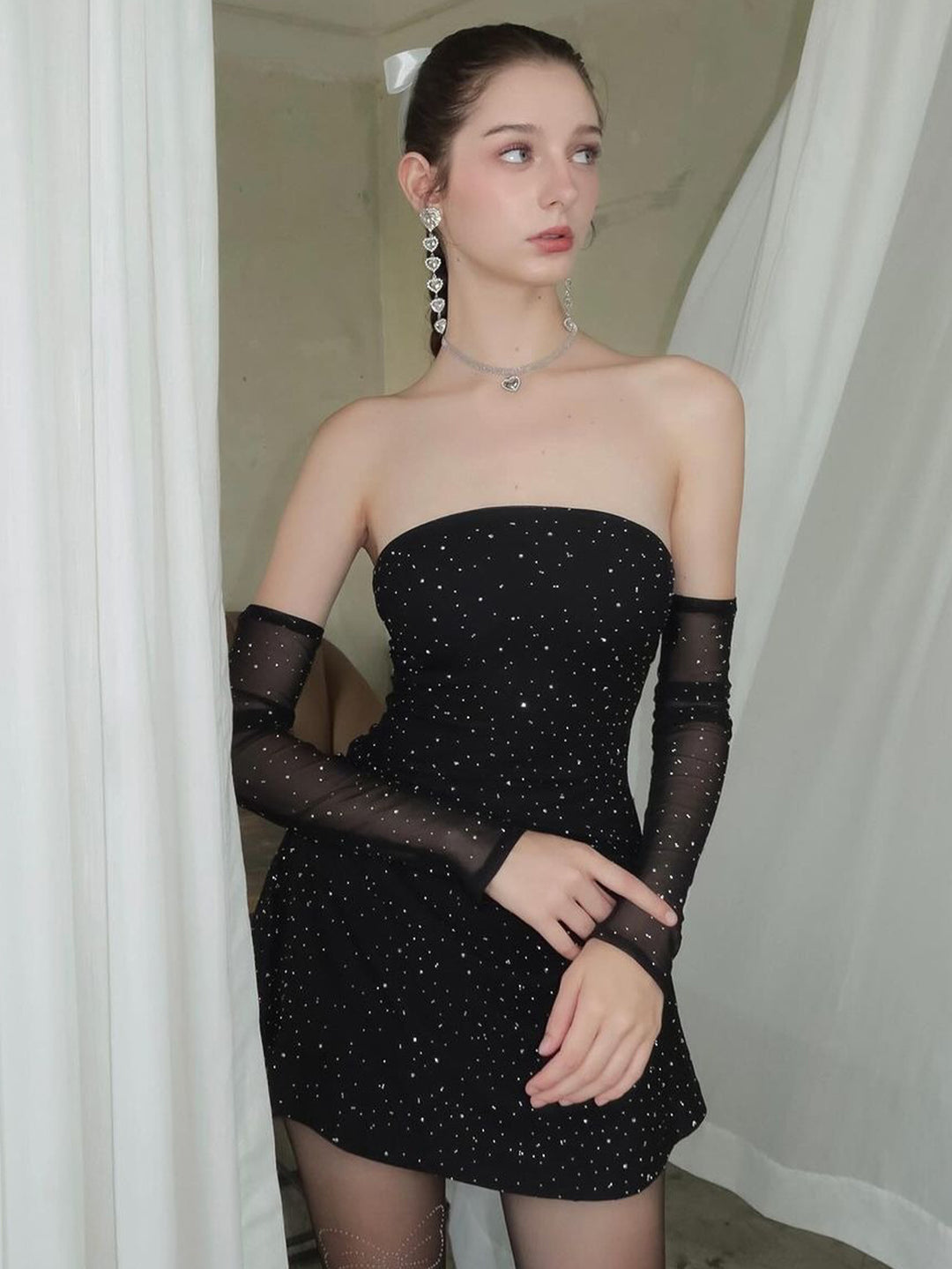 Damer Strapless Miniklänning med glittrande applikationer och transparenta ärmar Mirla-Eva Jonsson