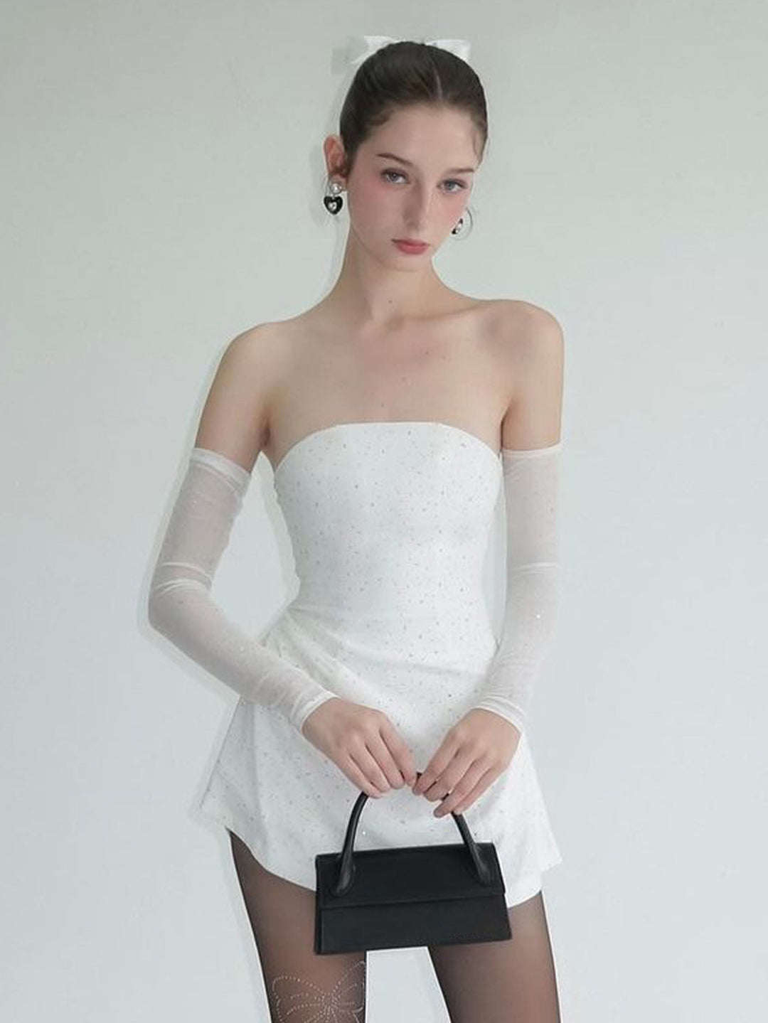 Damer Strapless Miniklänning med glittrande applikationer och transparenta ärmar Mirla-Eva Jonsson