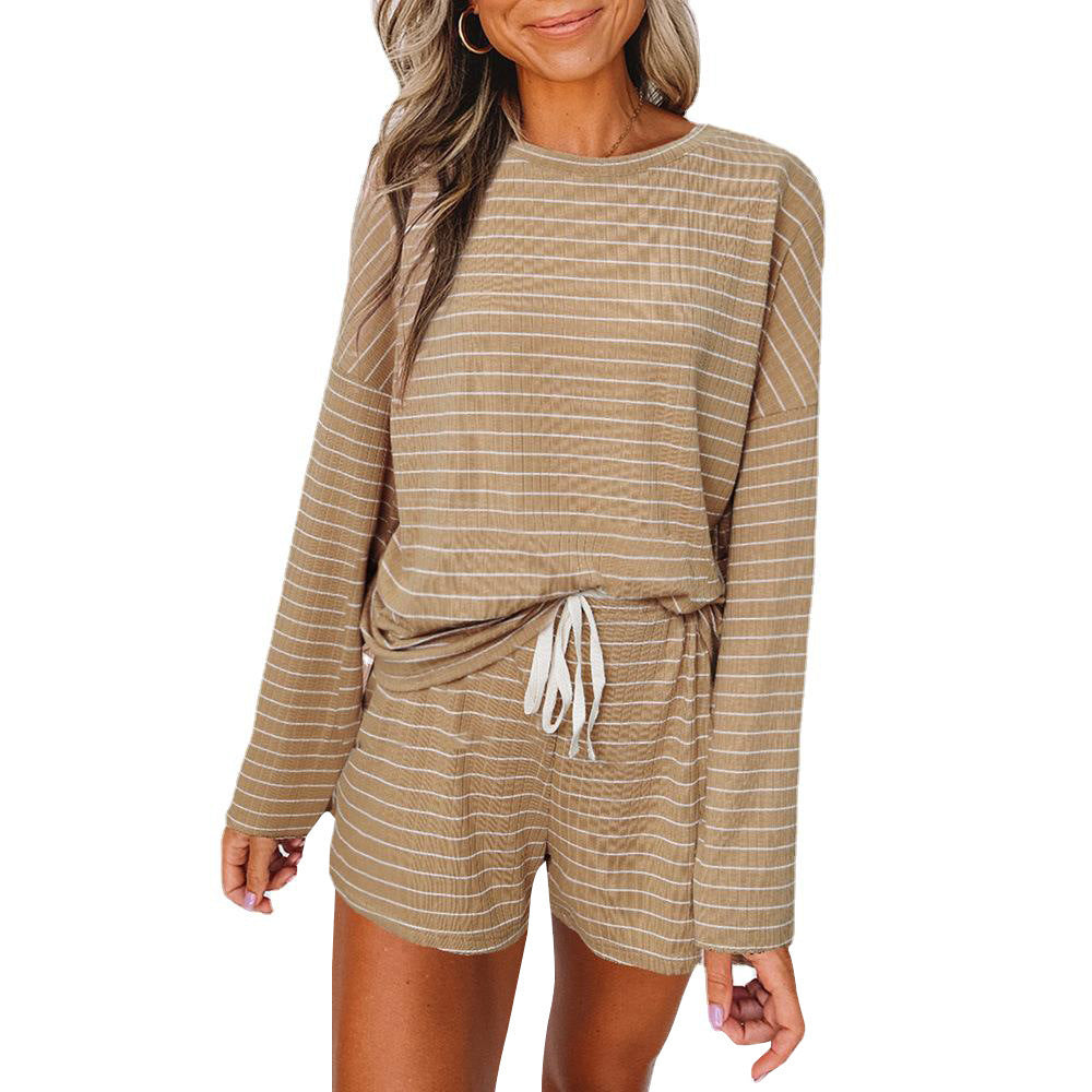 Damer Streetstyle fritidsset med vid överdel och korta byxor Eva Jonsson-Eva Jonsson