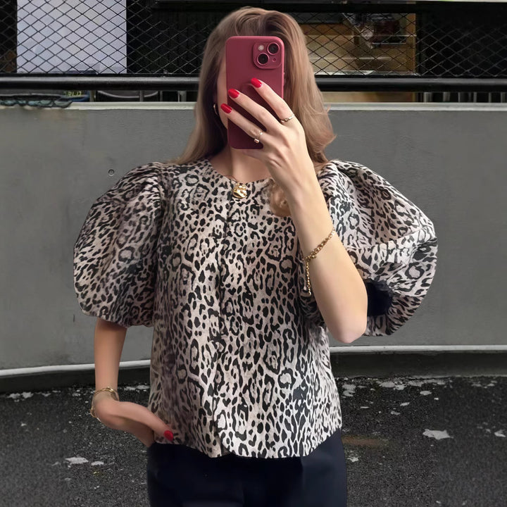 Damer Styligt Leo-mönster överdel med puffärmsdesign Mirla-Eva Jonsson
