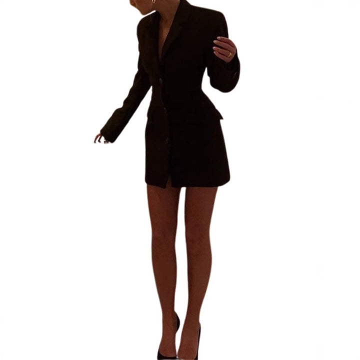 Damer Stylish Blazer-klänning med figurnära snitt och moderiktiga accenter Mirla-Eva Jonsson