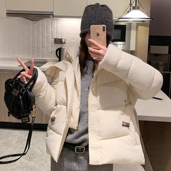 Damer Stylish och varm pufferjacka med hög krage och praktiska fickor Mirla-Eva Jonsson