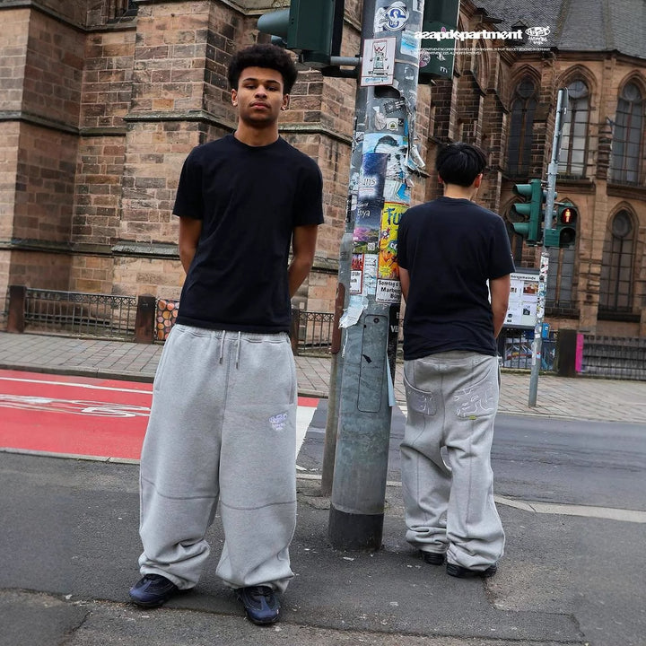 Damer Sweatpants med innovativ design och trendigt dragkedjedetalj Mirla-Eva Jonsson