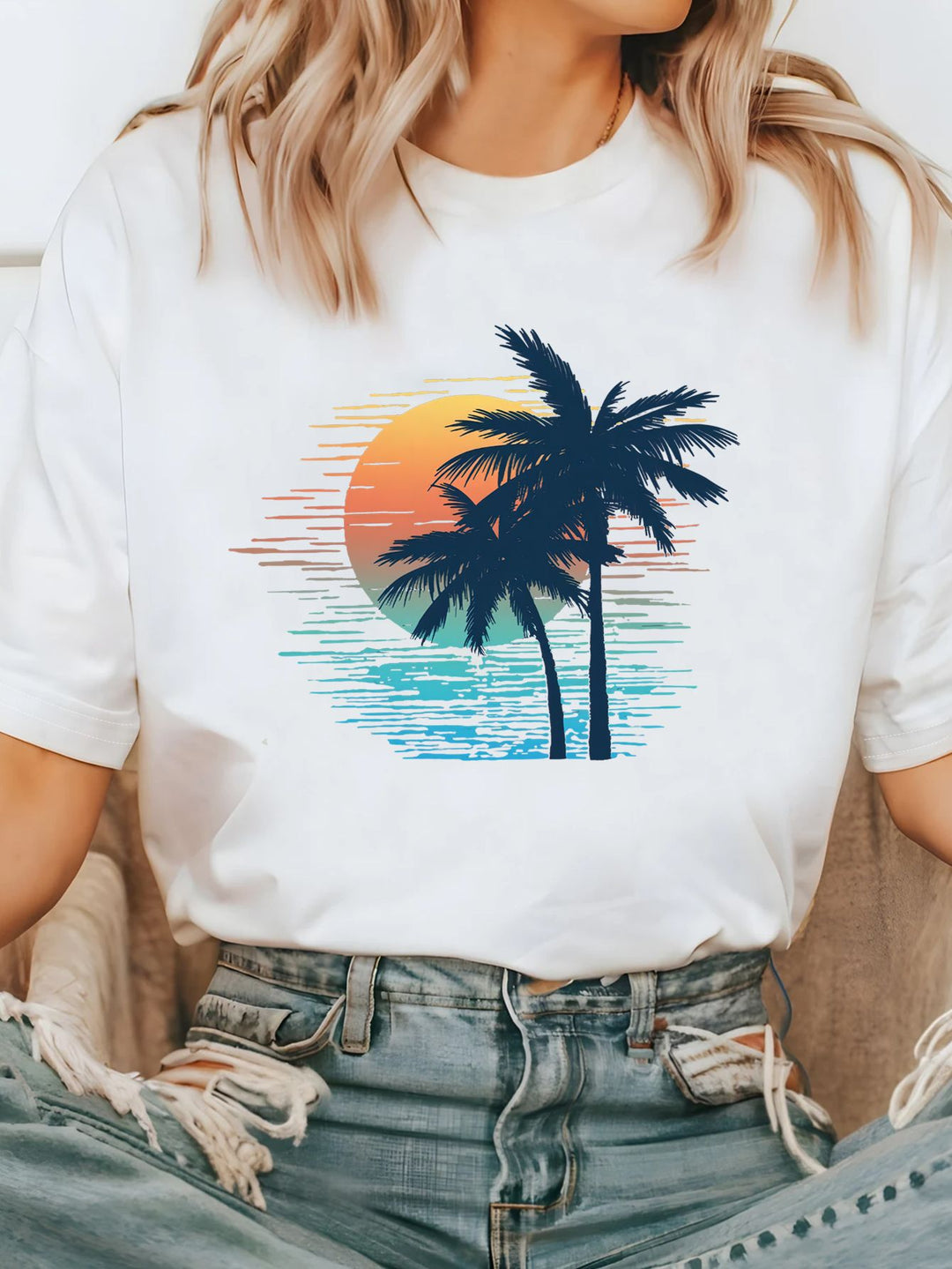 Damer T-shirt med kreativ grafisk tryck och lyxiga paljettaccentuer. Mirla-Eva Jonsson