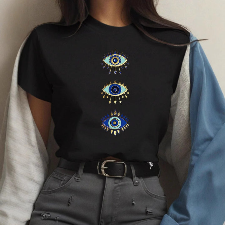 Damer T-shirt med kreativ grafisk tryck och lyxiga paljettaccentuer. Mirla-Eva Jonsson