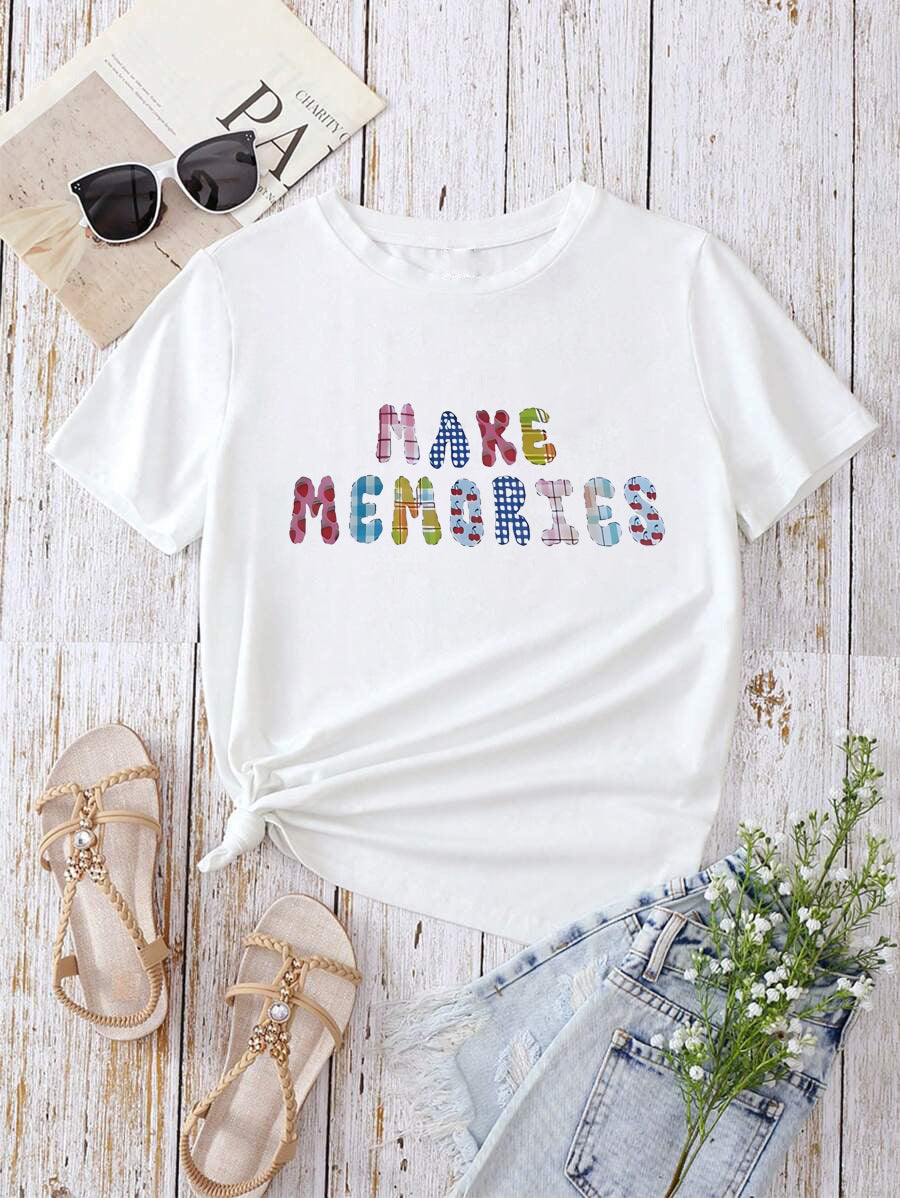 Damer T-shirt med kreativ grafisk tryck och lyxiga paljettaccentuer. Mirla-Eva Jonsson