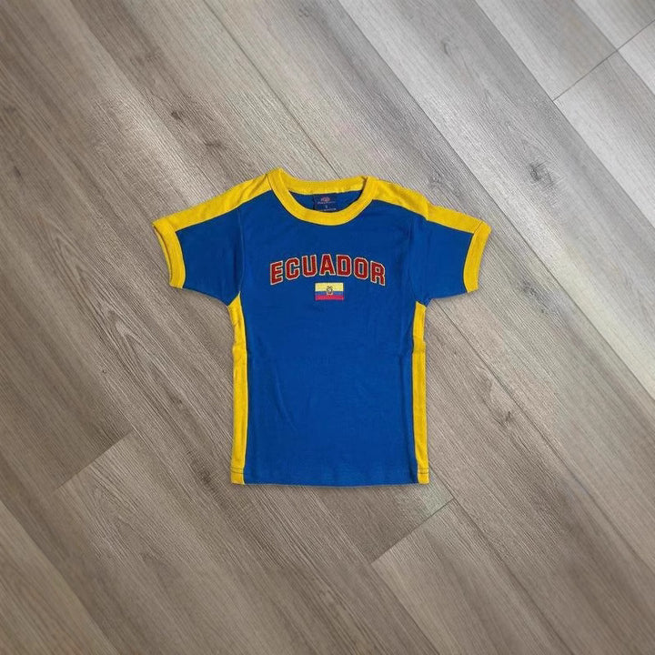 Damer T-shirt med kulturell text och flaggmotiv Mirla-Eva Jonsson