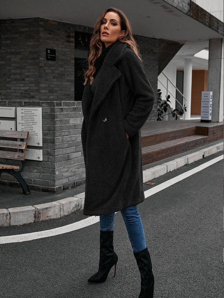 Damer Teddypäls-kappa med elegant sjalkrage och praktiska fickor Mirla-Eva Jonsson
