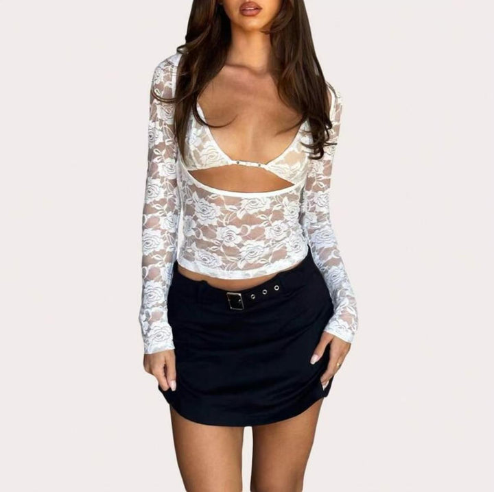 Damer Transparent spetsblus med djup V-ringning och cut-out-detaljer Mirla-Eva Jonsson